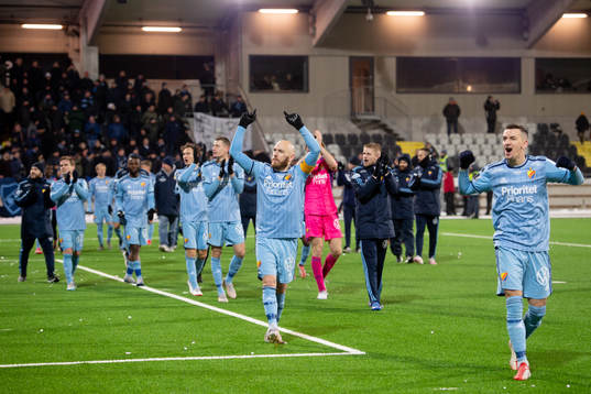 Djurgårdens spelare tackar publiken