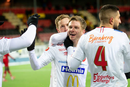 Degerfors Johan Bertilsson jublar efter 0-1