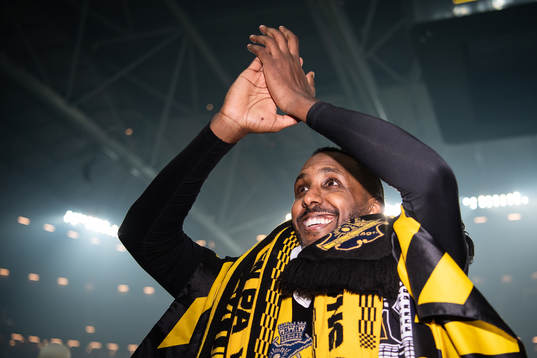 s Henok Goitom jublar