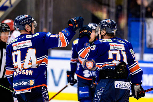 Växjös Joel Persson och Olle Lycksell jublar
