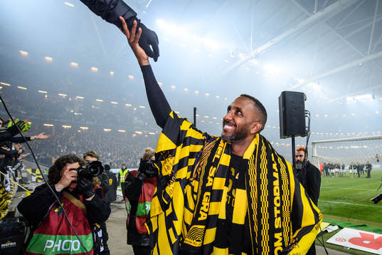 s Henok Goitom jublar