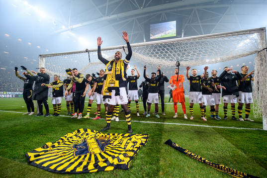 s Henok Goitom jublar