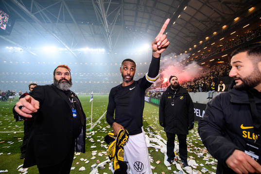 s Henok Goitom jublar