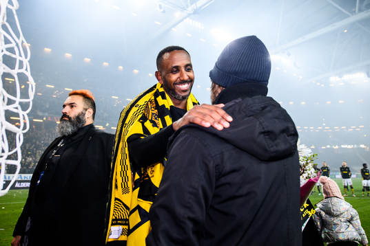 s Henok Goitom jublar