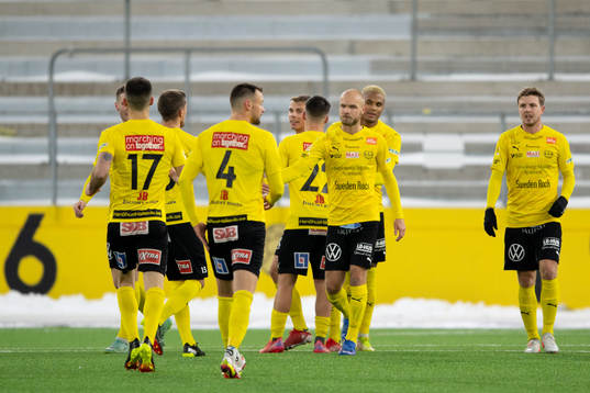Mjällbys Amin Sarr jublar efter att han gjort 0-1 på straff