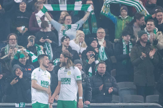 Hammarbys Astrit Selmani och Björn Paulsen jublar