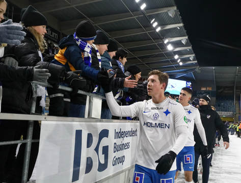 IFK Norrköpings Alexander Fransson tackar publiken