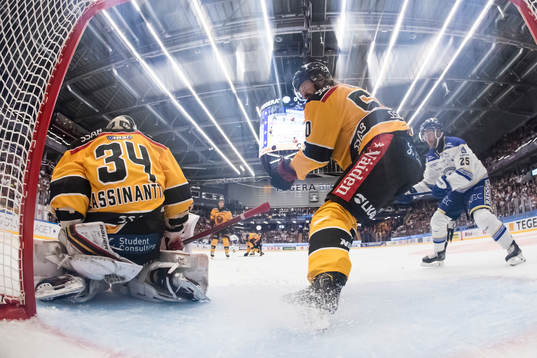 Luleås målvakt Joel Lassinantti och Luleås Daniel Sondell