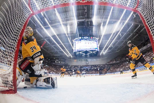 Luleås målvakt Joel Lassinantti och Luleås Daniel Sondell