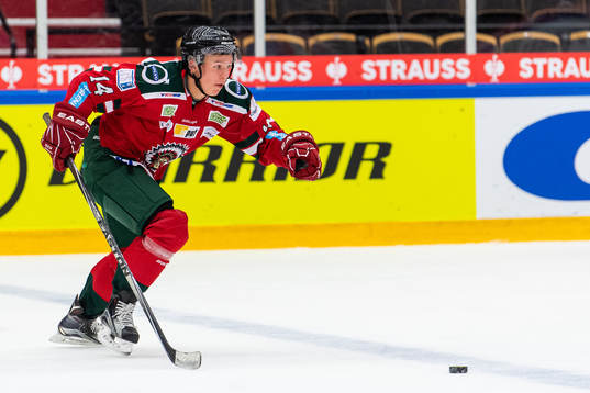 Isak Dahlqvist när det allsvenska fotbollslaget IFK Göteborg spelar ishockey den 6 december 2021 i Göteborg. 