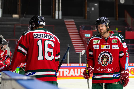 Sportchef Pontus Farnerud när det allsvenska fotbollslaget IFK Göteborg spelar ishockey den 6 december 2021 i Göteborg. 
