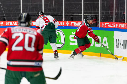 Isak Dahlqvist när det allsvenska fotbollslaget IFK Göteborg spelar ishockey den 6 december 2021 i Göteborg. 