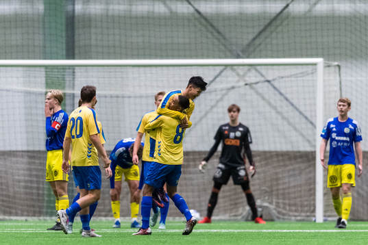 Bröndbys Kean Tran jublar med Noah Nartey efter att han gjort 1-0