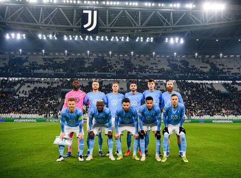 The starting eleven of Malmö FF pose for a team photo