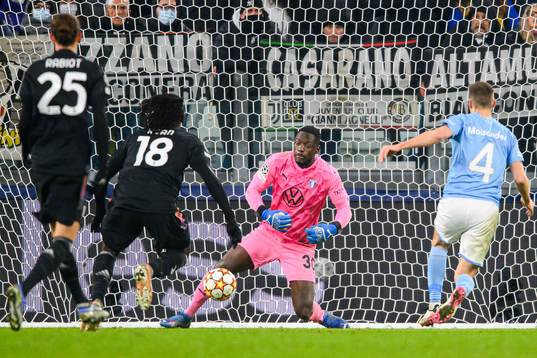 Moise Kean of Juventus against goalkeeper Ismael Diawara of Malmö FF