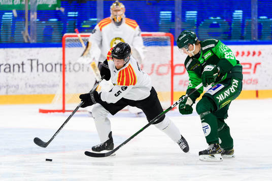 Brynäs Chay Genoway och Färjestads Lucas Forsell