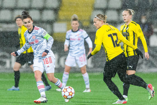 Lina Magull of Bayern Munich and Stine Larsen of Häcken