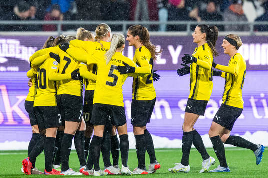 Stina Blackstenius of Häcken celebrates with team mates after scoring 1-0