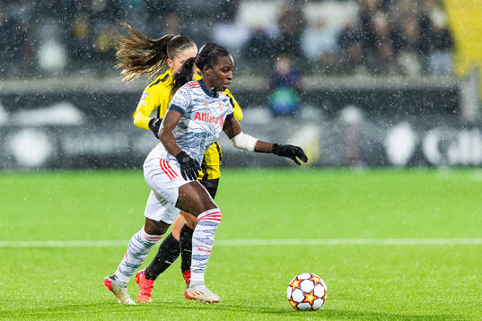 Viviane Asseyi of Bayern Munich and Hanna Wijk of Häcken
