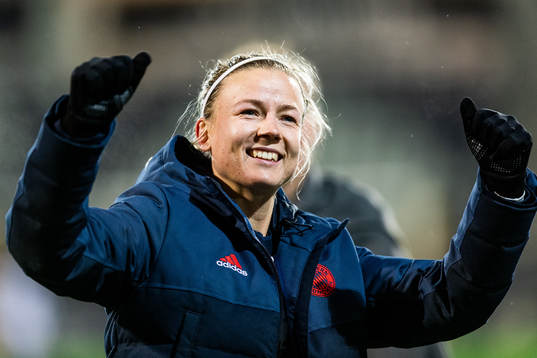 Hanna Glas of Bayern Munich celebrates
