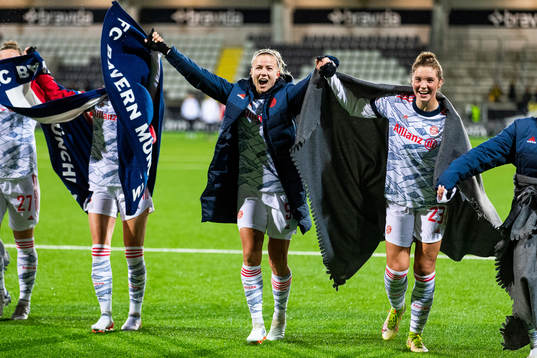 Hanna Glas and Karolina Lea Vilhjalmsdottir of Bayern