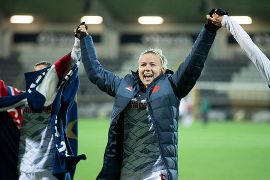 Hanna Glas of Bayern Munich celebrates