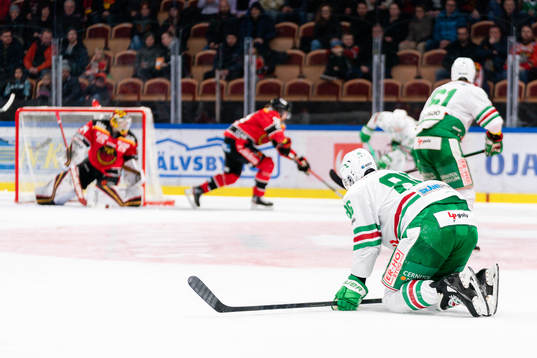 Rögles Eric Gelinas har ont