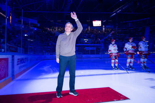 s assisterande tränare Fredrik Stillman hyllas