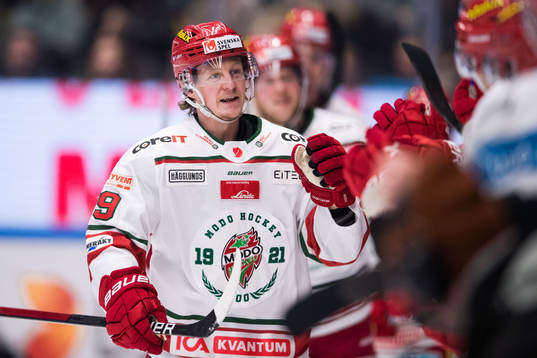 Modos Erik Jinesjö Karlsson jublar