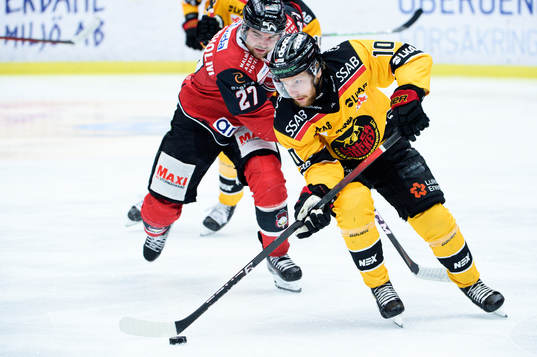Luleås Einar Emanuelsson och Malmö Redhawks Ponthus
