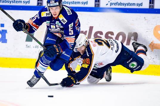 Djurgårdens Oscar Bjerselius faller