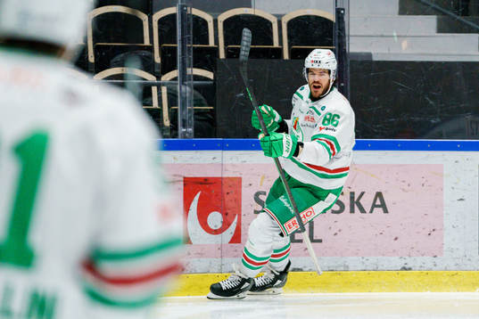 Rögles Eric Gelinas jublar