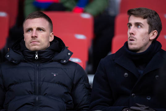 Carl Johansson och Adam Eriksson på läktaren