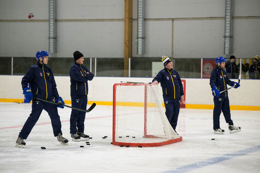 Assistant coach Joel Rönnmark, head coach Tomas Montén,