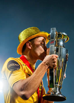 Fredrik André Bjørkan of Bodø/Glimt kisses the trophy winning the league