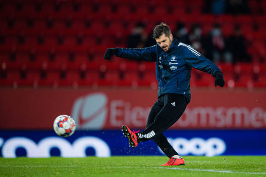 Joachim Thomassen of Sarpsborg 08 warms up