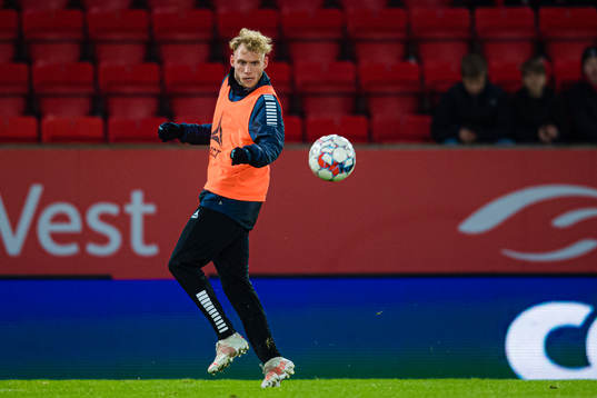 Jonathan Lindseth of Sarpsborg 08 warms up ahead of the Eliteserien match between Brann and Sarpsborg 08 on December 12, 2021 in Bergen.