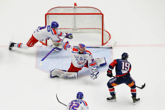 Mål 4-2 av Linköpings Patrick Russel förbi Oskarshamns