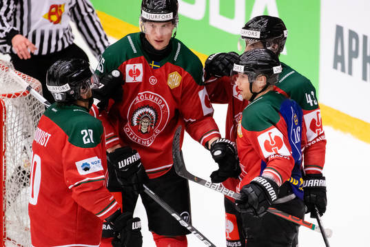 Ryan Lasch celebrates scoring 1-1 with team mates