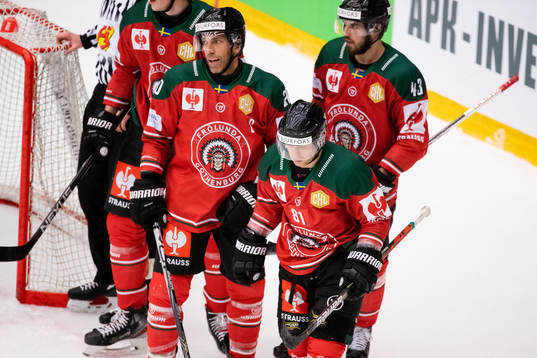 Ryan Lasch celebrates scoring 1-1 with team mates