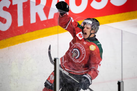 Max Friberg of Frölunda celebrates scoring 2-2