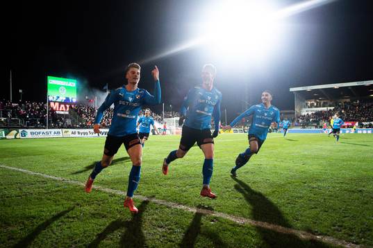 Halmstads Samuel Kroon jublar efter 1-1