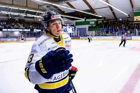 s Måns Lindbäck jublar