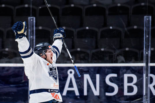 Karlskogas Arvid Aronsson jublar