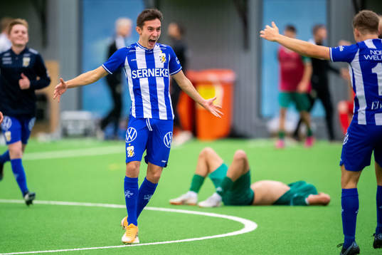 Göteborgs Anton Kurochkin spelare jublar