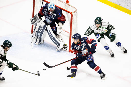 Linköpings Jesper Pettersson och målvakt David Rautio mot