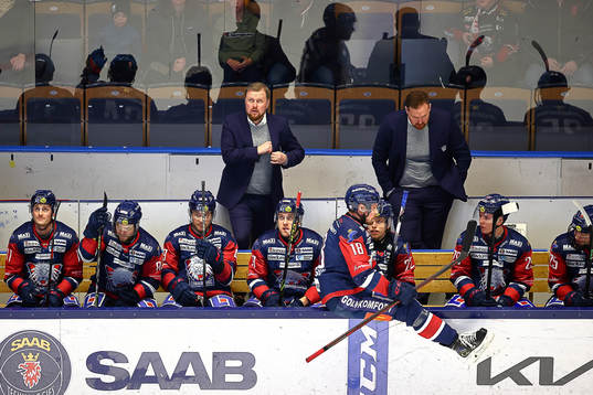 Linköpings bås med tränare Klas Östman och assisterande