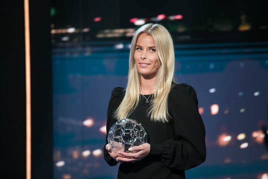 Madeleine Stegius med priset som Årets Futsalspelare