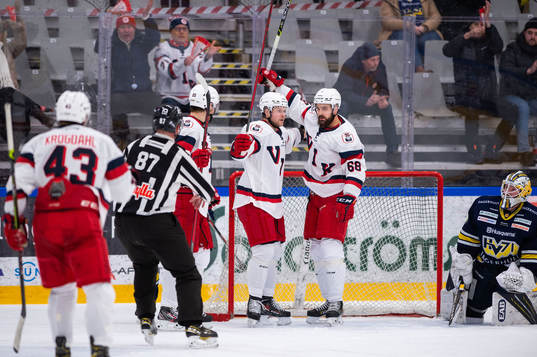 Västerviks Victor Öhman och Joakim Hagelin jublar