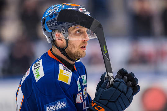 Växjös Peter Andersson jublar